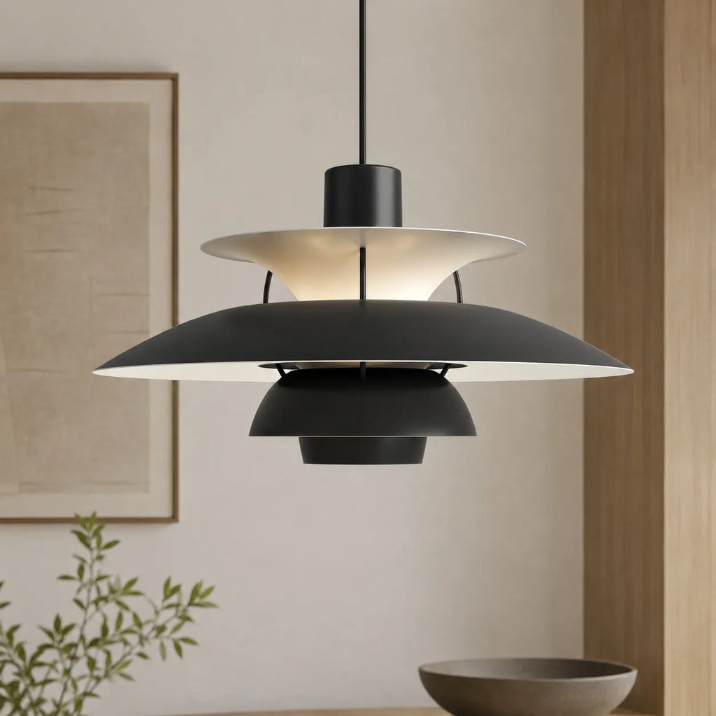 Suspension en aluminium au design superposé et aux lignes nordiques scandinaves