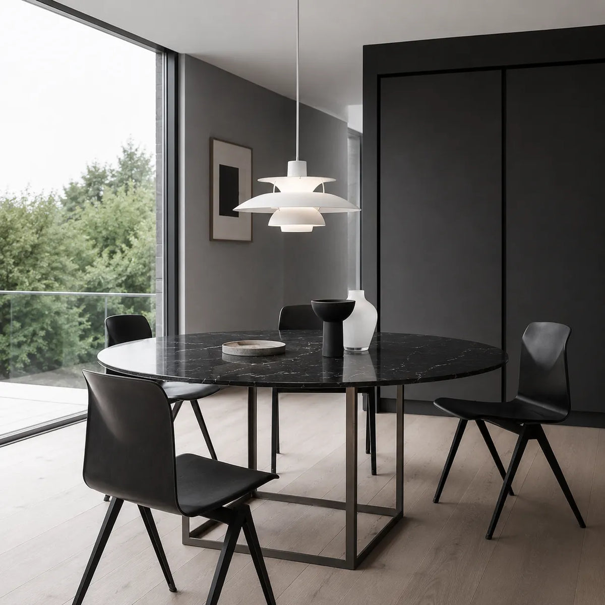 Suspension en aluminium au design superposé et aux lignes nordiques scandinaves