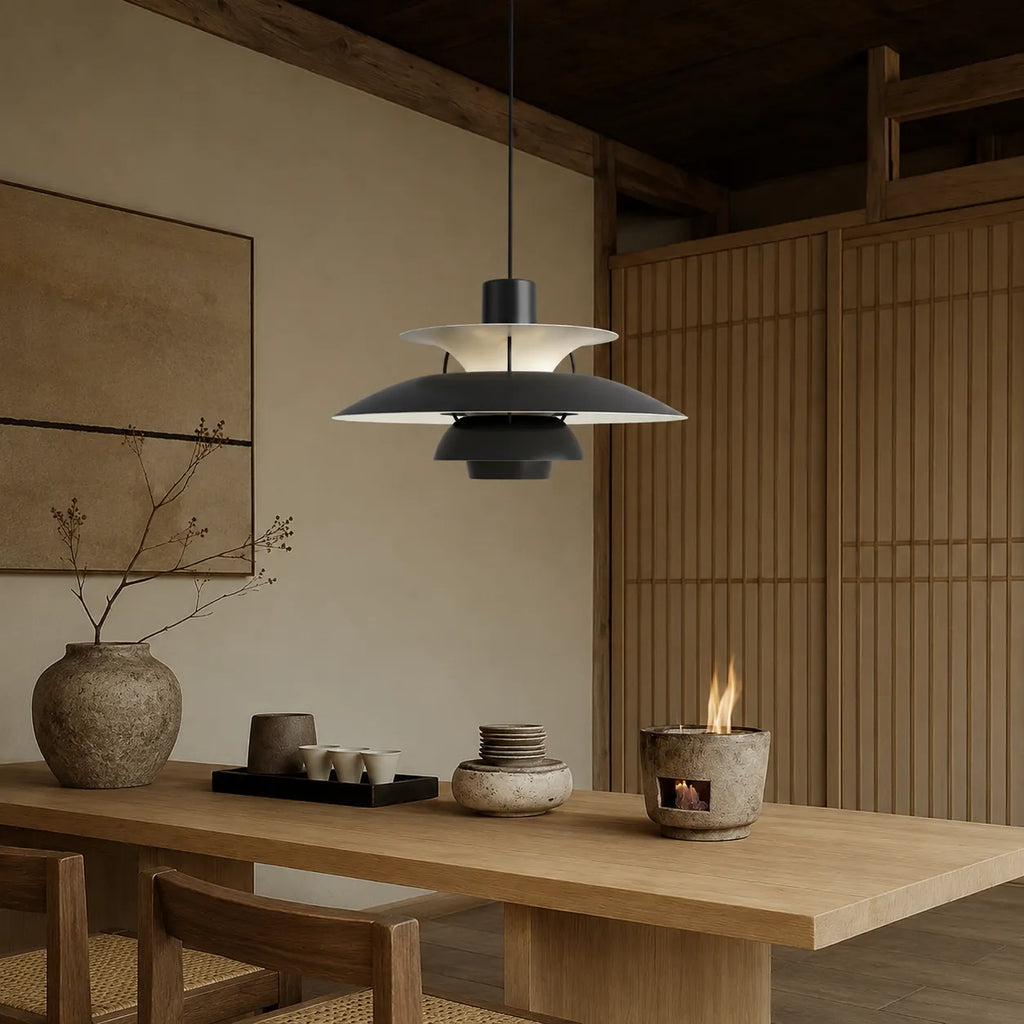 Suspension en aluminium au design superposé et aux lignes nordiques scandinaves