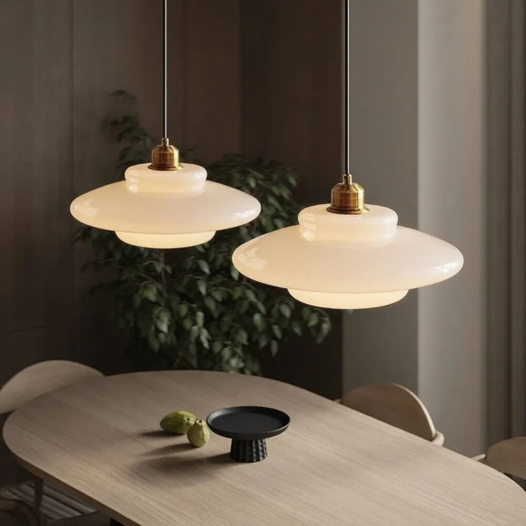 Luminaire suspendu avec verre opalin à plusieurs couches et douce lumière d’ambiance