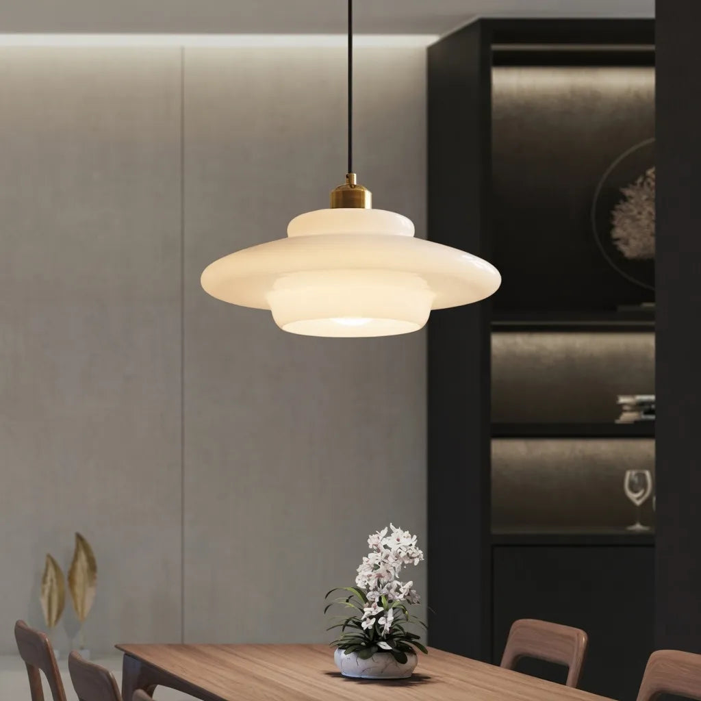 Luminaire suspendu avec verre opalin à plusieurs couches et douce lumière d’ambiance