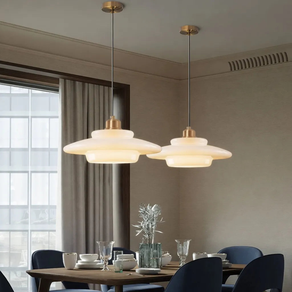 Luminaire suspendu avec verre opalin à plusieurs couches et douce lumière d’ambiance