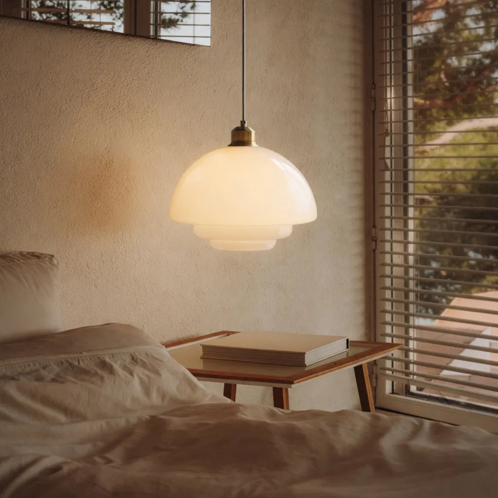 Luminaire suspendu avec verre opalin à plusieurs couches et douce lumière d’ambiance