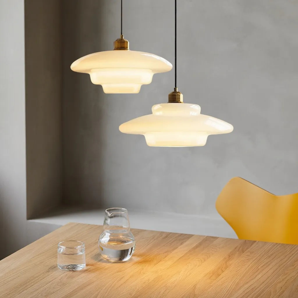 Luminaire suspendu avec verre opalin à plusieurs couches et douce lumière d’ambiance