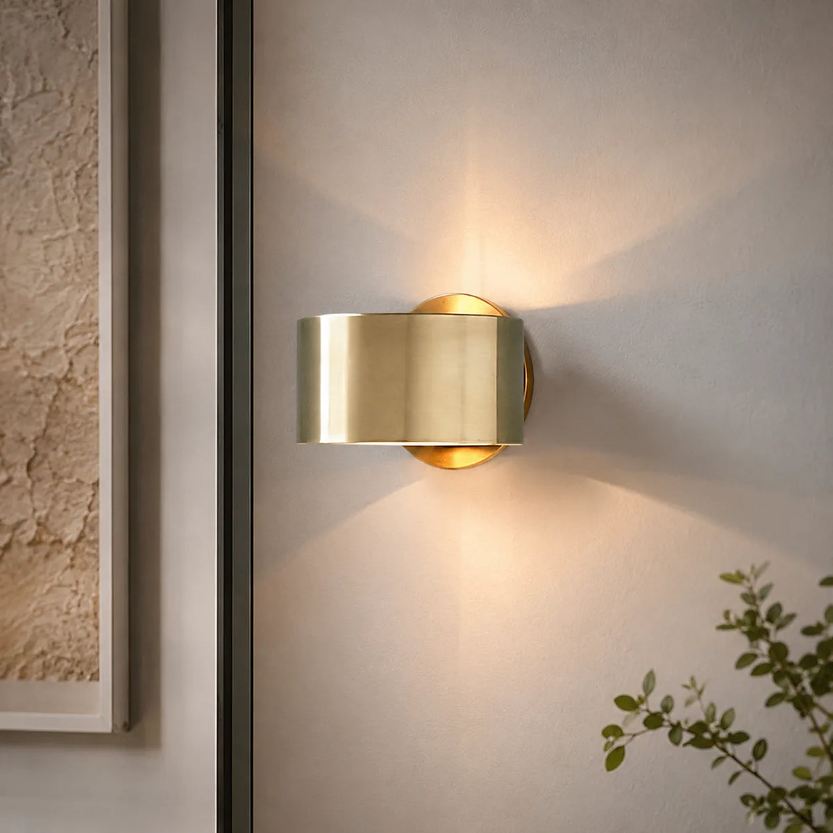 Aplique de pared con diseño de anillo dorado moderno de mediados de siglo y perfil circular escultural