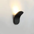 Wandleuchte mit geschwungenem Metall-LED-Element und integrierter 5w-Beleuchtung