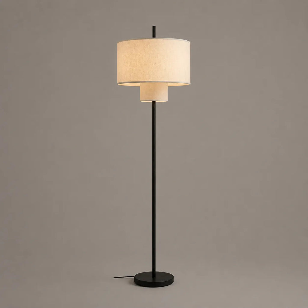 Lampadaire avec abat-jour en tissu doux et structure métallique pour les espaces de vie modernes