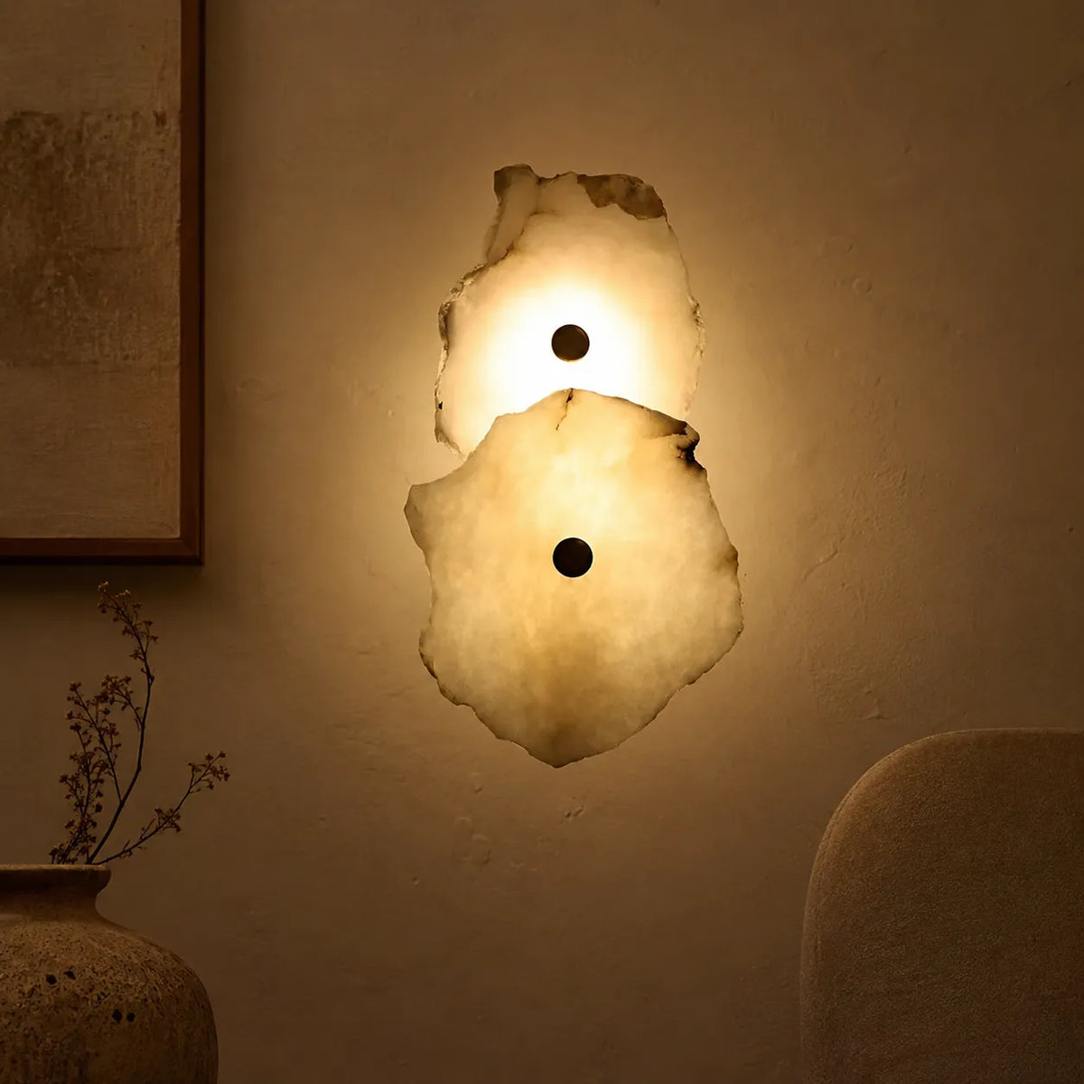 Applique dal design scultoreo in marmo e con orientamento della testa regolabile