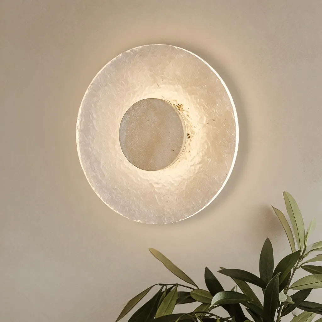 Applique con base in travertino e diffusore in acrilico, LED e design moderno