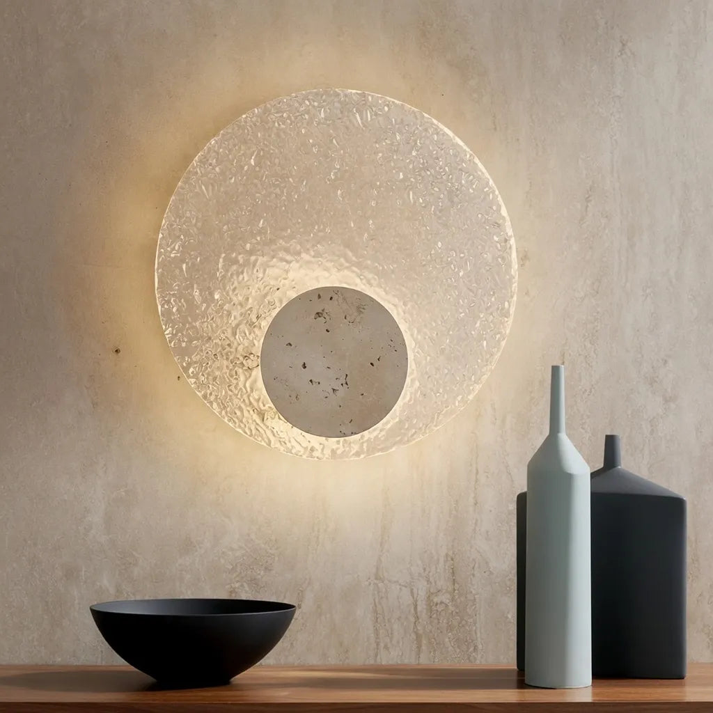 Applique con base in travertino e diffusore in acrilico, LED e design moderno