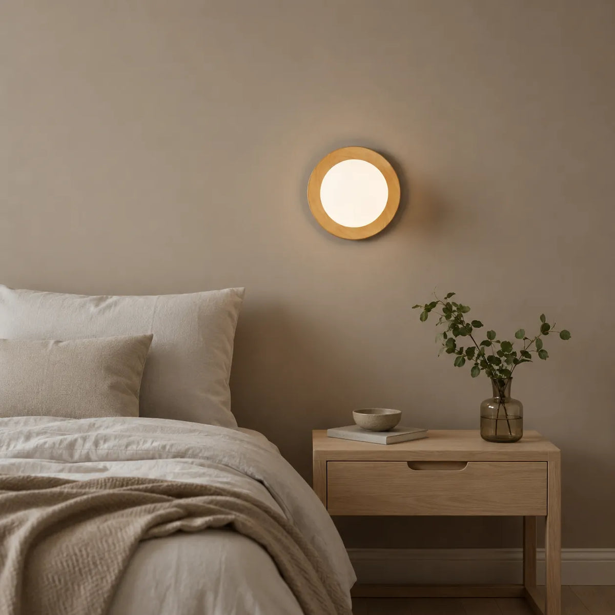 Applique con LED integrato, design minimalista naturale in ottone