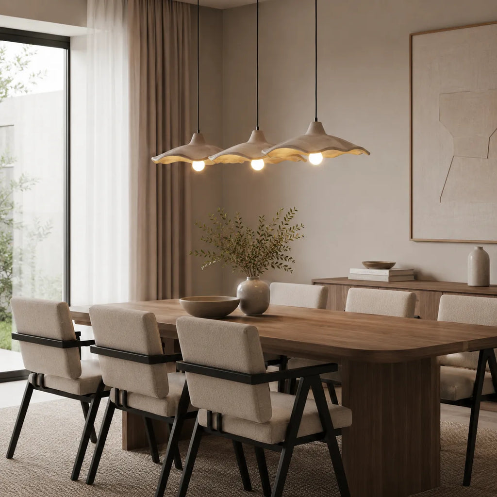 Suspension avec motif sculpté de fleur en ciment et douce lumière d’ambiance
