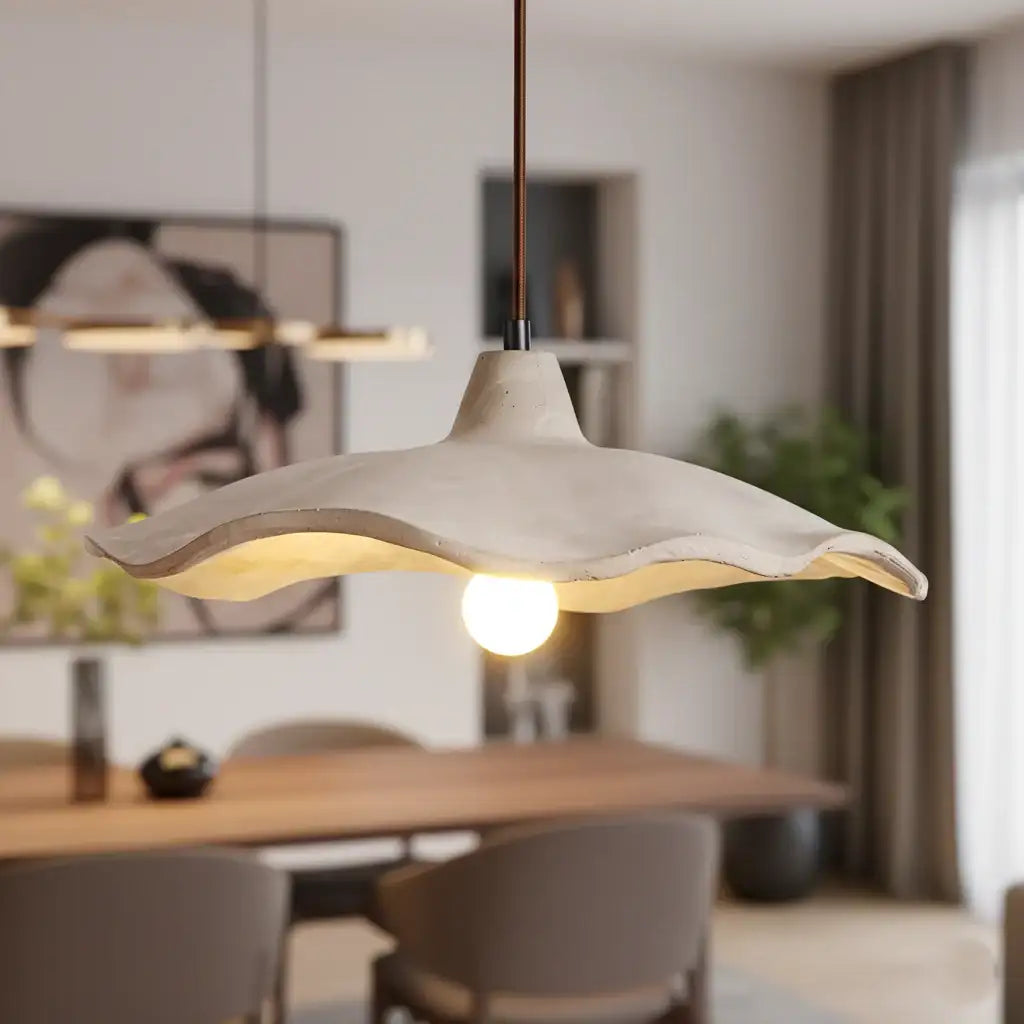 Suspension avec motif sculpté de fleur en ciment et douce lumière d’ambiance