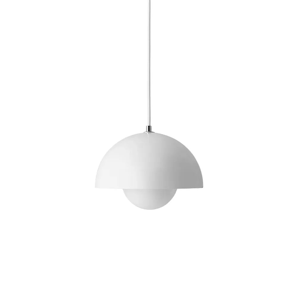 Lampada a sospensione con cavo regolabile e design in metallo ispirato a un fungo