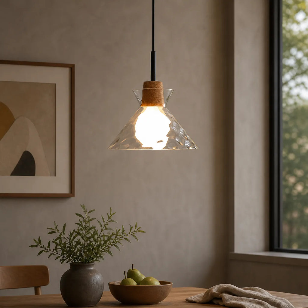 Lampada a sospensione con cupola in vetro trasparente e dettaglio in legno, ideale per soggiorno, sala da pranzo e cucina