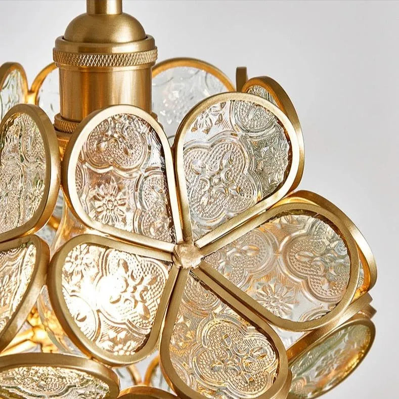 Pendelleuchte mit skulpturalem Glasblütendesign und Steindetails