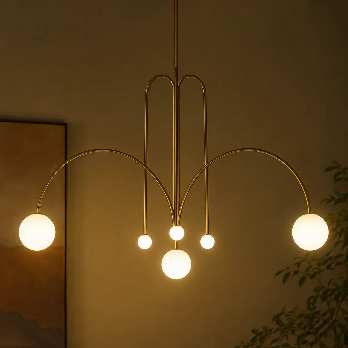 Lámpara colgante con pantalla de vidrio soplado a mano y estructura metálica para comedor y sala de estar