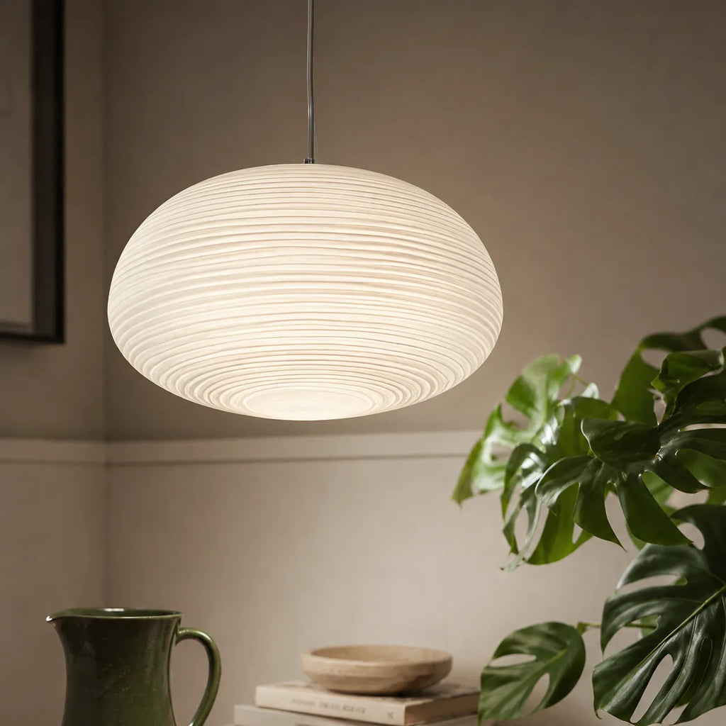 Suspension avec verre opalin nervuré et suspension réglable