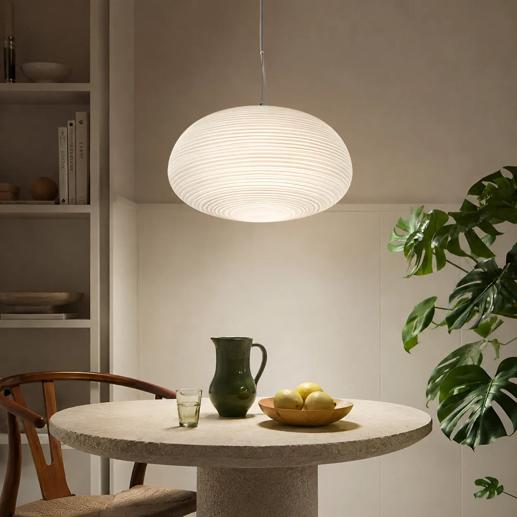 Suspension avec verre opalin nervuré et suspension réglable