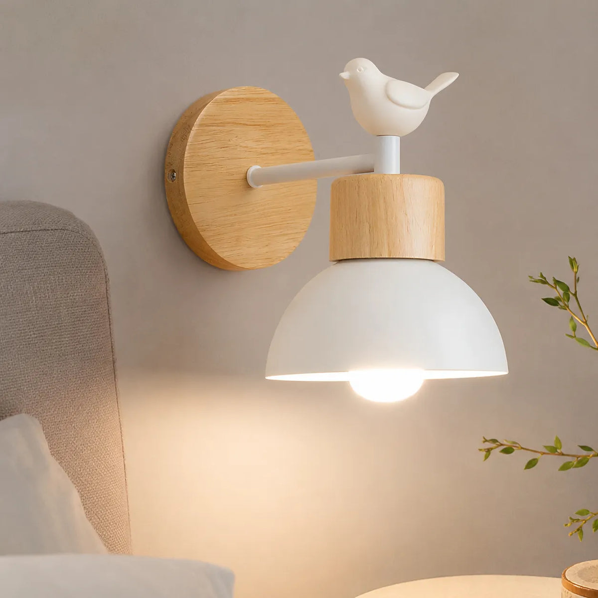 Applique da soggiorno con legno naturale e struttura in ferro, moderna e adatta al comodino