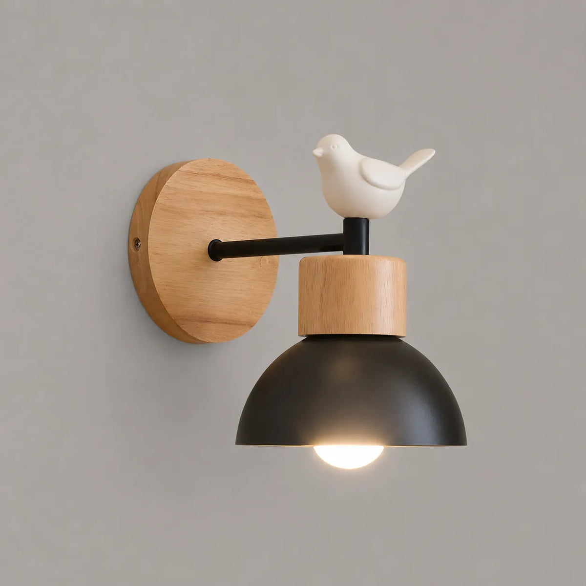 Applique da soggiorno con legno naturale e struttura in ferro, moderna e adatta al comodino
