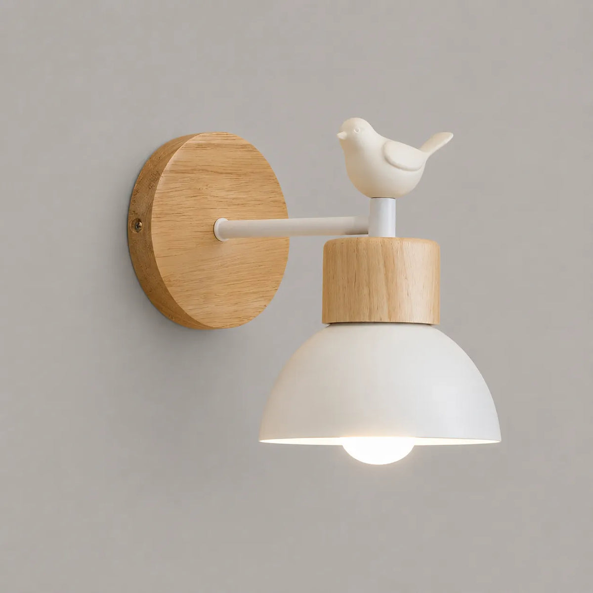 Applique da soggiorno con legno naturale e struttura in ferro, moderna e adatta al comodino