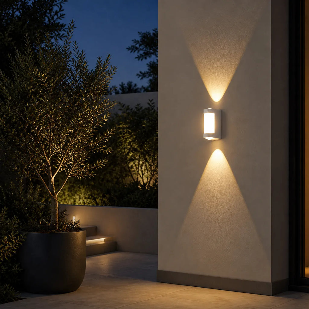 Applique murale d’extérieur avec diffuseur en acrylique dépoli et éclairage LED vers le haut et vers le bas