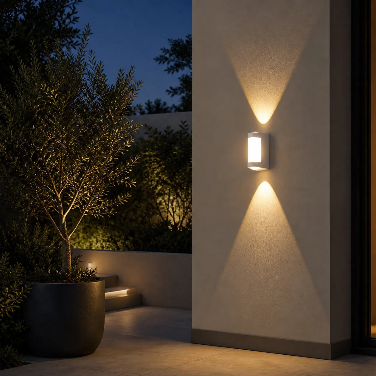 Applique murale d’extérieur avec diffuseur en acrylique dépoli et éclairage LED vers le haut et vers le bas