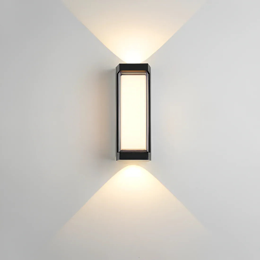 Applique murale d’extérieur avec diffuseur en acrylique dépoli et éclairage LED vers le haut et vers le bas
