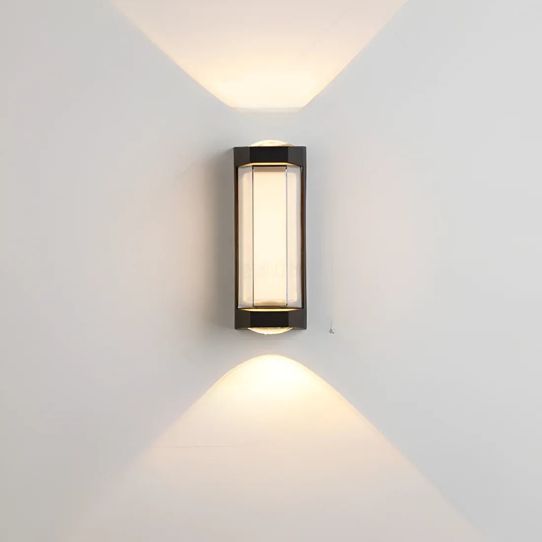 Applique murale d’extérieur avec diffuseur en acrylique dépoli et éclairage LED vers le haut et vers le bas