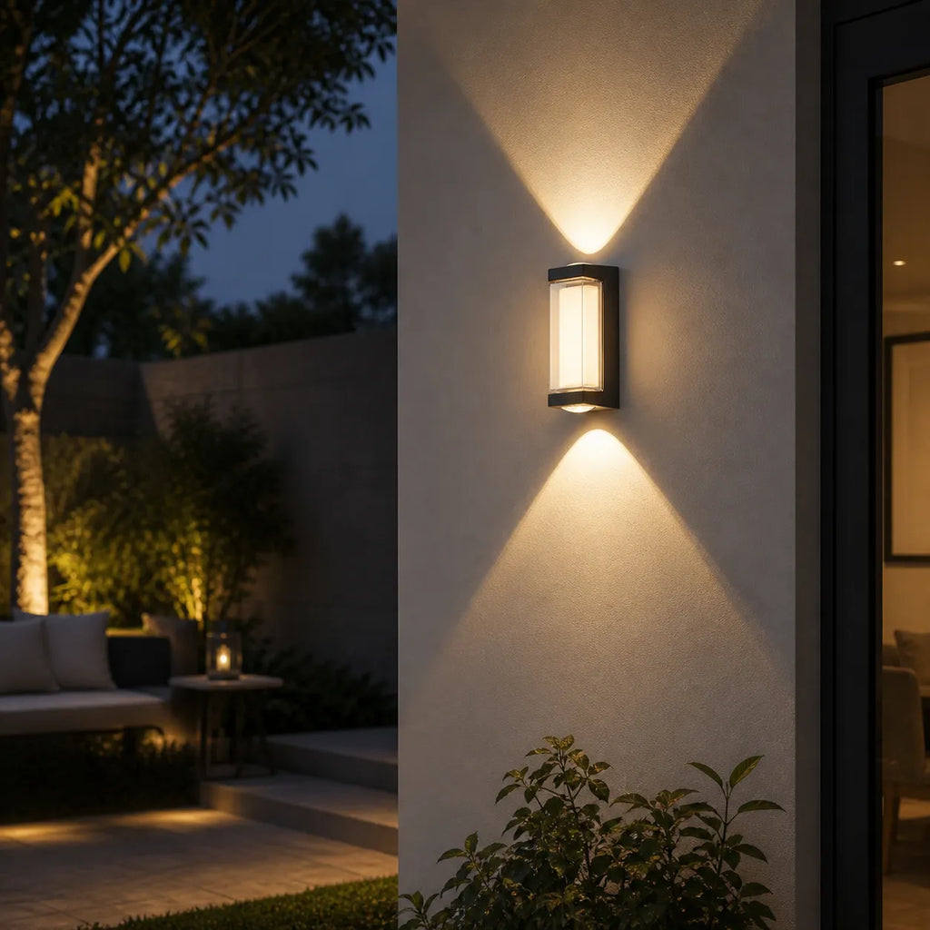 Applique murale d’extérieur avec diffuseur en acrylique dépoli et éclairage LED vers le haut et vers le bas