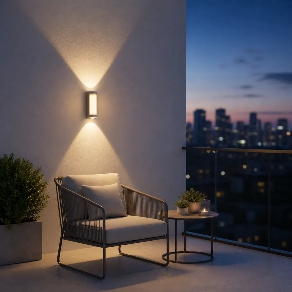 Applique murale d’extérieur avec diffuseur en acrylique dépoli et éclairage LED vers le haut et vers le bas