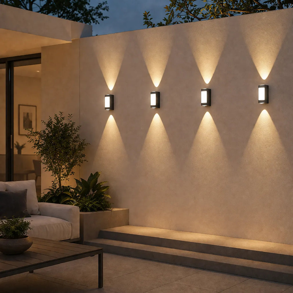 Applique murale d’extérieur avec diffuseur en acrylique dépoli et éclairage LED vers le haut et vers le bas