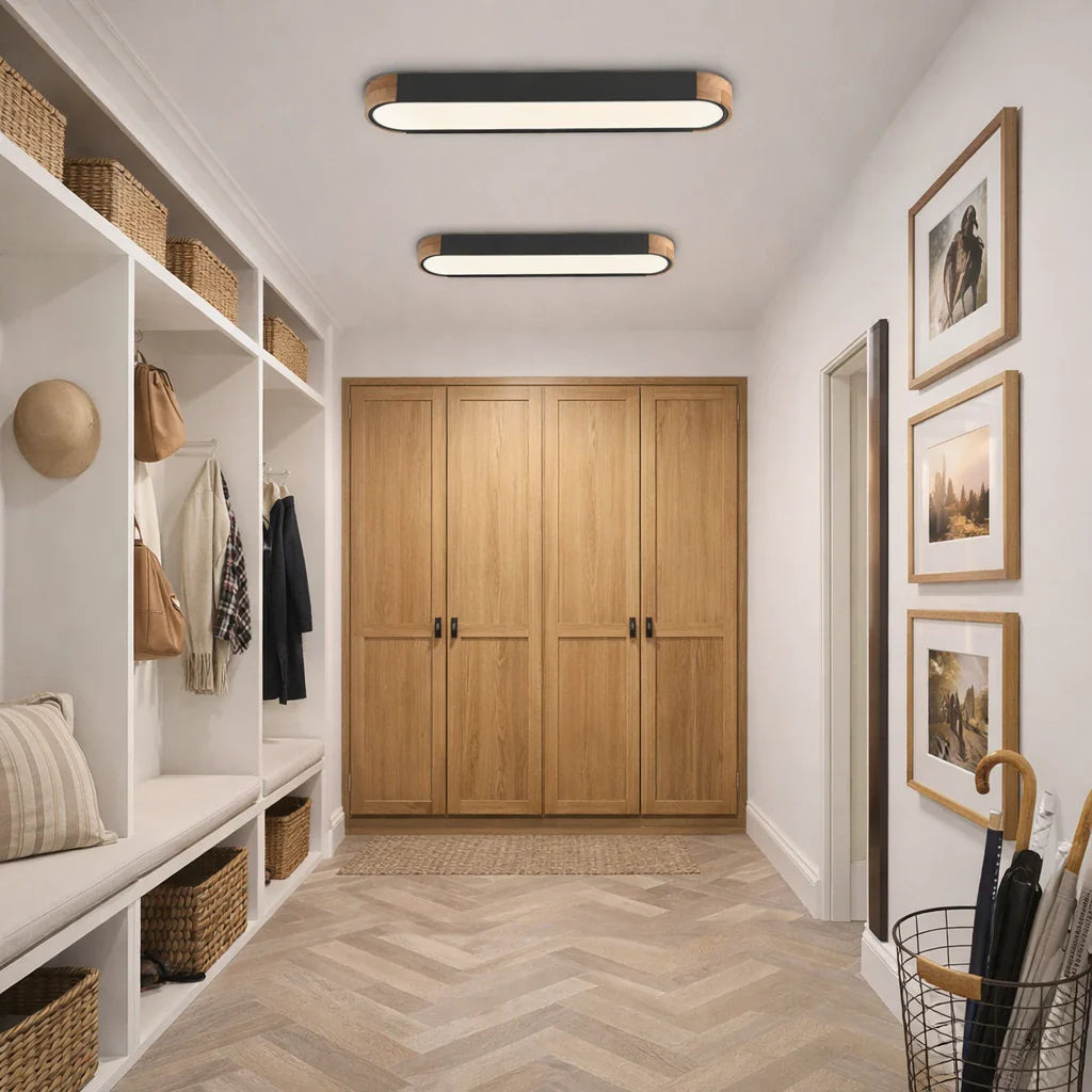 LED-Deckenleuchte mit ovalem Akzent aus Holz