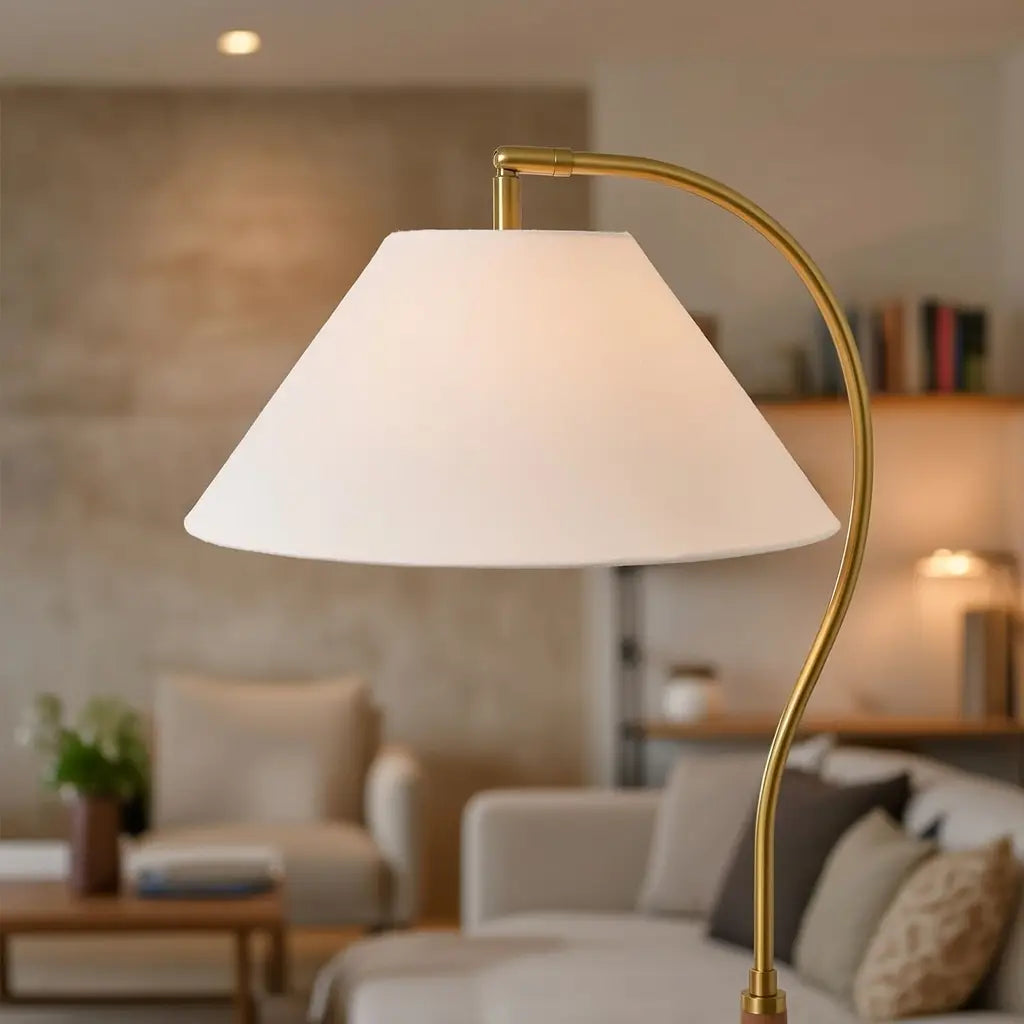Lampada da terra ad arco con struttura in legno di metà secolo e paralume in tessuto, per il soggiorno