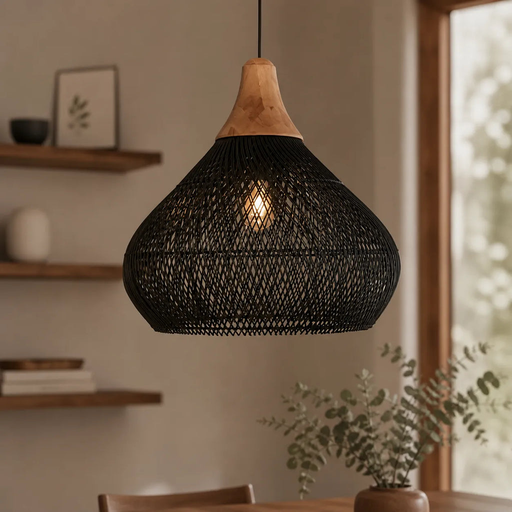 Luminaire suspendu en rotin tissé à la main, à tissage ajouré et à douce lumière d’ambiance