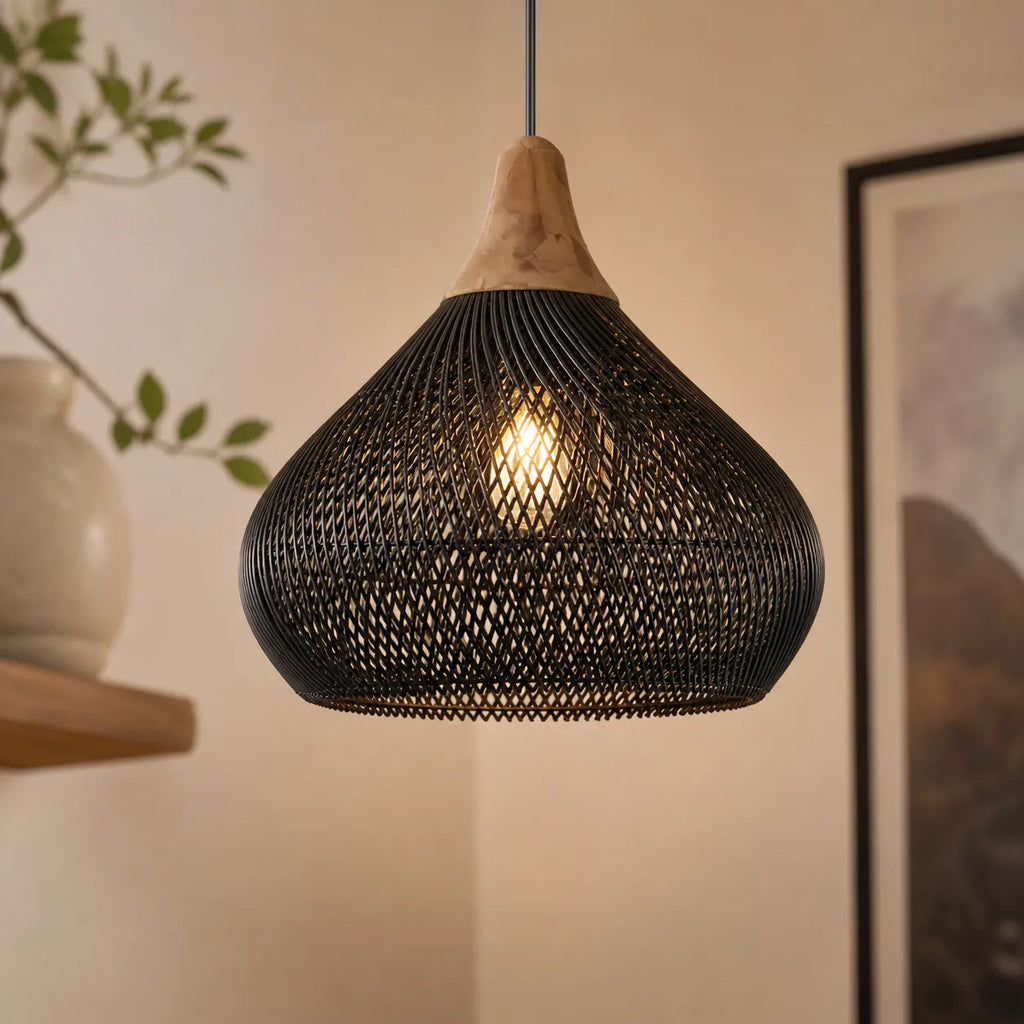 Luminaire suspendu en rotin tissé à la main, à tissage ajouré et à douce lumière d’ambiance