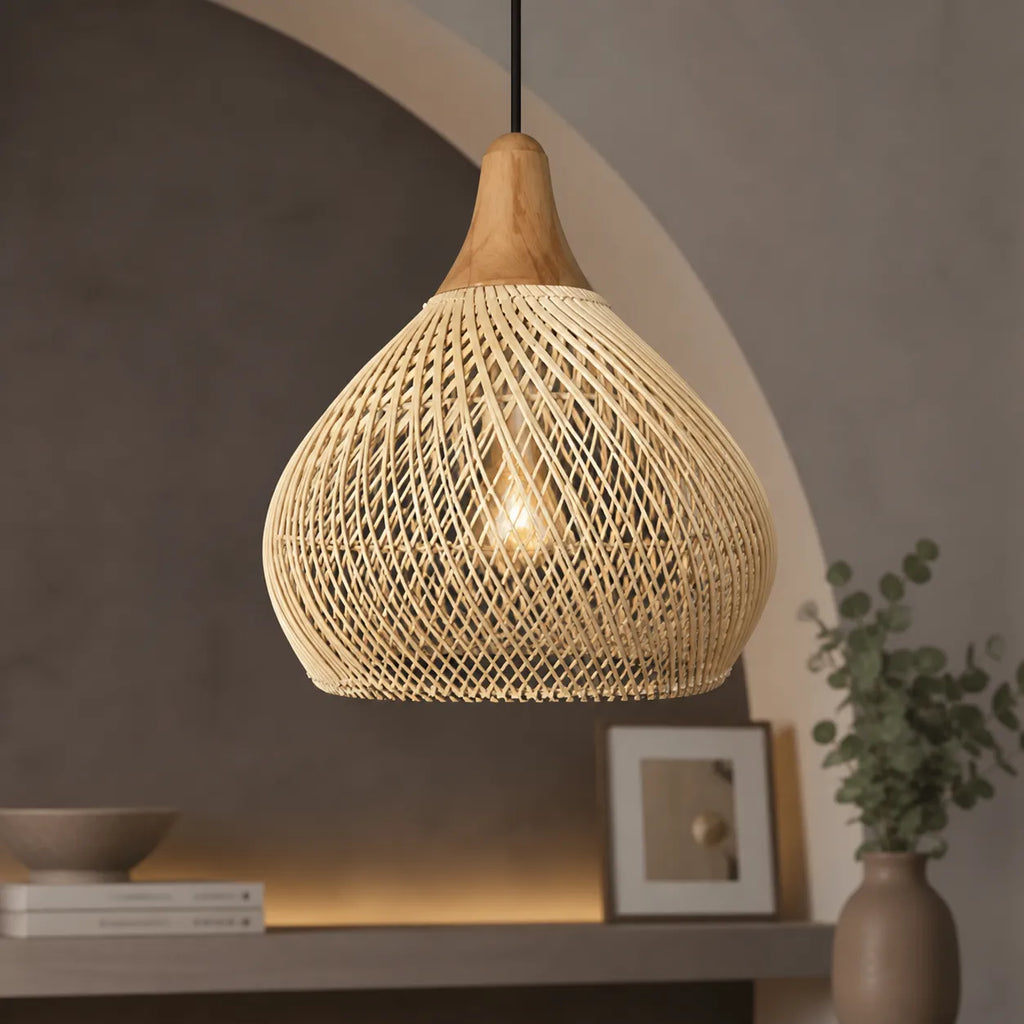 Luminaire suspendu en rotin tissé à la main, à tissage ajouré et à douce lumière d’ambiance