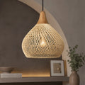 Luminaire suspendu en rotin tissé à la main, à tissage ajouré et à douce lumière d’ambiance