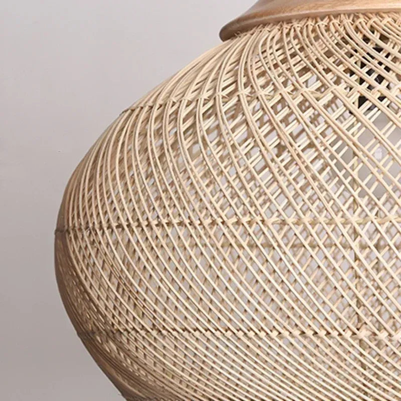 Luminaire suspendu en rotin tissé à la main, à tissage ajouré et à douce lumière d’ambiance