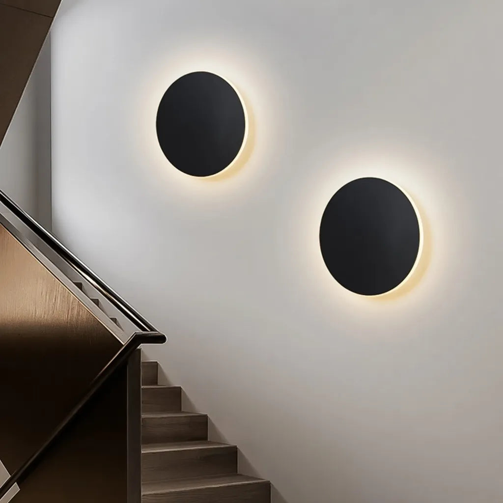 Applique con LED integrato e design minimalista rotondo in alluminio