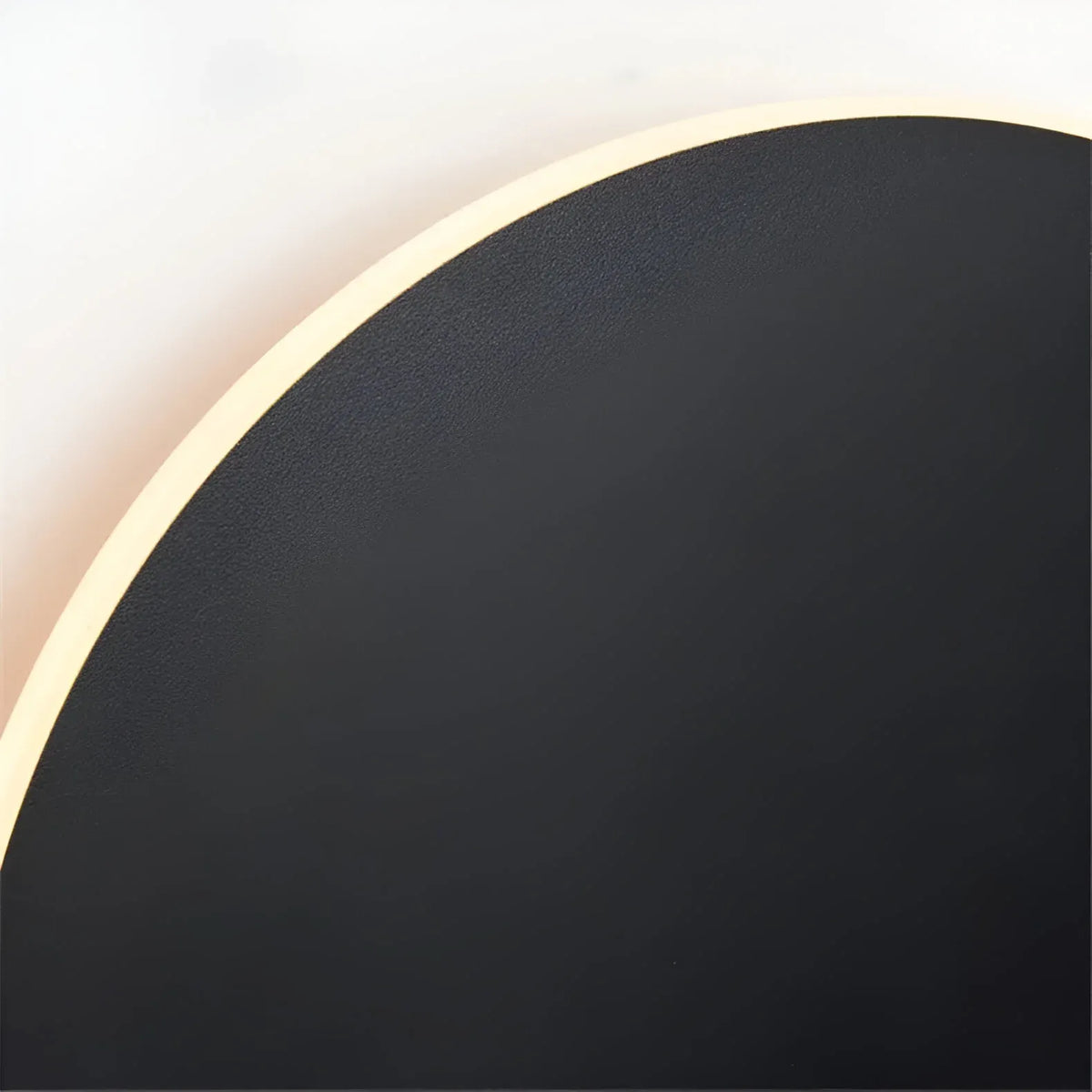 Applique con LED integrato e design minimalista rotondo in alluminio