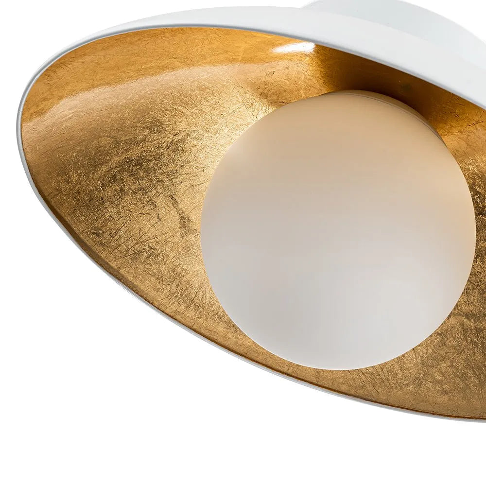 Suspension avec globe en verre en forme de dôme et intérieur à feuille d’or