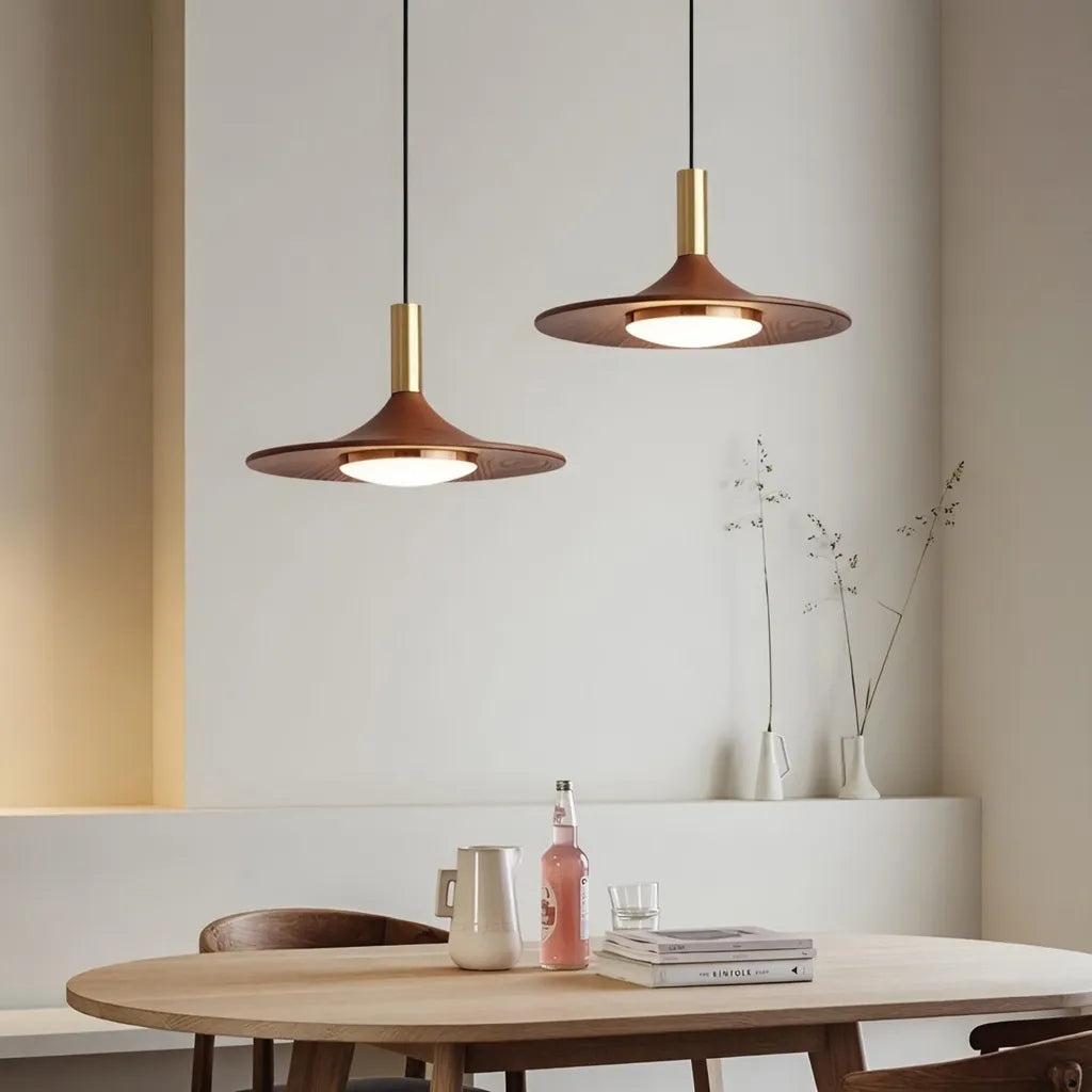 LED-Pendelleuchte mit Eisenschirm in Walnussholzoptik und höhenverstellbarer Aufhängung für Küche und Esszimmer