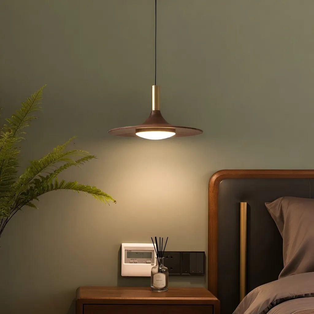 LED-Pendelleuchte mit Eisenschirm in Walnussholzoptik und höhenverstellbarer Aufhängung für Küche und Esszimmer