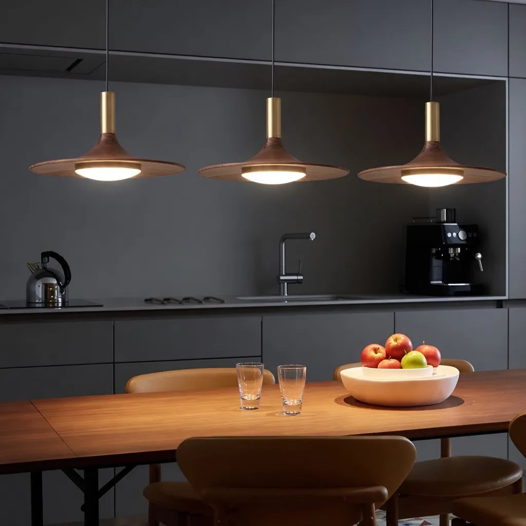LED-Pendelleuchte mit Eisenschirm in Walnussholzoptik und höhenverstellbarer Aufhängung für Küche und Esszimmer