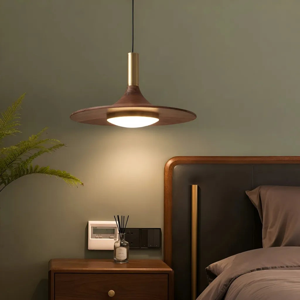 LED-Pendelleuchte mit Eisenschirm in Walnussholzoptik und höhenverstellbarer Aufhängung für Küche und Esszimmer
