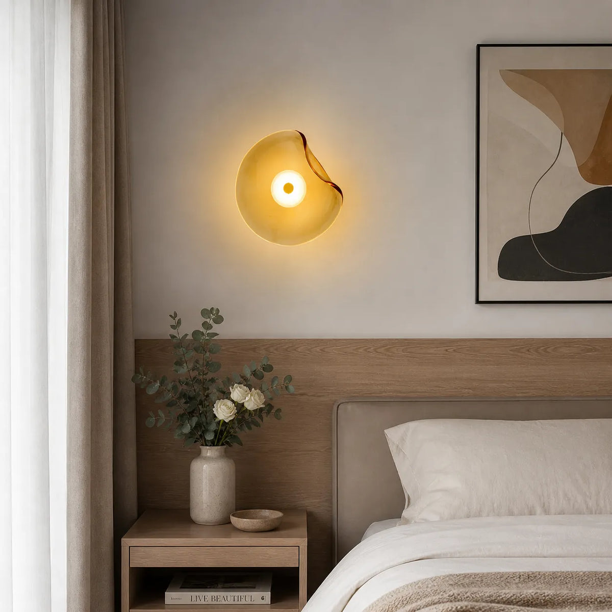 Applique murale avec verre incurvé et éclairage vers le haut et vers le bas, au design moderne et contemporain