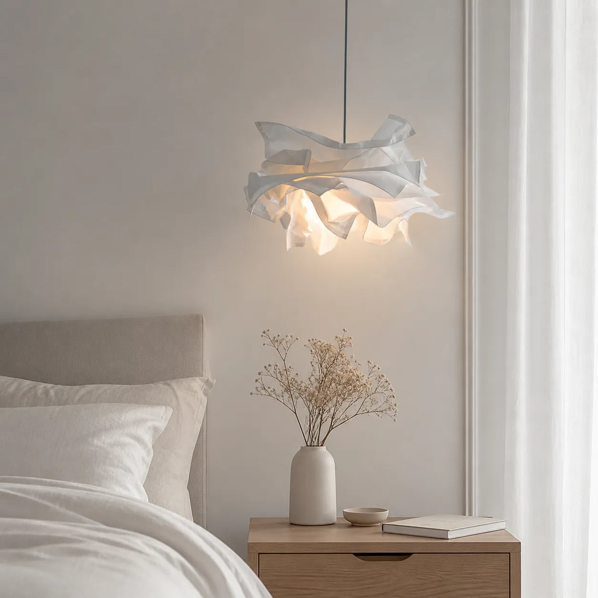 Lampada a sospensione con paralume in carta ispirato alle nuvole e luce LED ambientale calda