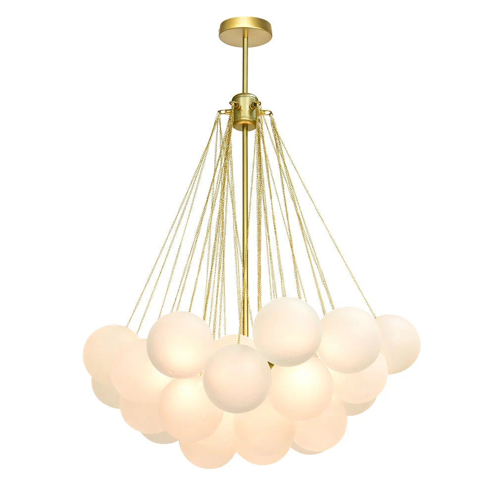 Glaskugel-Pendelleuchte mit Milchglas und moderner Metallaufhängung für das Esszimmer